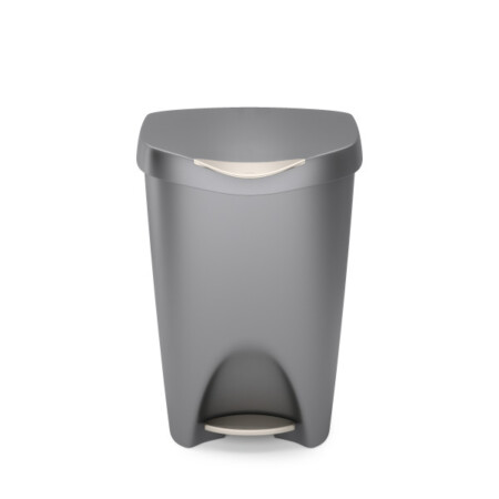 <p><strong>UMBRA Кош за отпадъци с педал “BRIM“ - сив/никел - 50 л.</strong><br /><span><strong>• </strong></span><strong>Цвят:</strong><span> сив/никел<br /><strong>• Материал:</strong> полипропилен</span><br /><strong>• Размер:</strong><span> 64 x 43 x 33 см.</span><br /><strong>• Тегло:</strong><span> 2,590 кг<br /><strong>• Вместимост:</strong> 50 л.</span><br /><strong>Производител: UMBRA / Канада</strong><br /><em><strong>DESIGN: DAVID QUAN</strong></em></p><br />Марка: Umbra HK Limited <br />Модел: UMBRA 1021550-1188<br />Доставка: 2-4 работни дни<br />Гаранция: 2 години