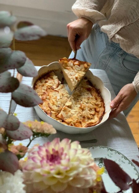 <p><span style="color: #000000;"><strong>EMILE HENRY Керамична форма "MADELEINE LOAF DISH" </strong></span><br /><span style="color: #000000;">&bull; <strong>Ръчно изработена от 100% естествени материали<br />&bull; Устойчива на температури: </strong>- 20&ordm; С до + 270&ordm; С<strong><br />&bull; Равномерно разпределение на топлината<br />&bull; Задържа топлината на ястието по-дълго от обикновените съдове<br />&bull; Висока устойчивост на надраскване&nbsp;<br /></strong>&bull; </span><strong><span style="color: #000000;">Материал:</span>&nbsp;&nbsp;<span style="color: #ff0000;">HR&reg; Ceramic (High Resistance) <span style="color: #000000;">/ </span></span></strong><span style="color: #ff0000;"><span style="color: #000000;">Високо устойчива керамика</span></span><strong><span style="color: #ff0000;"><span style="color: #000000;"> / </span><br /><span style="color: #000000;">&bull; Без съдържание на олово, кадмий и никел</span><br /><span style="color: #000000;">&bull;&nbsp;Размери: </span></span></strong><span style="color: #ff0000;"><span style="color: #000000;">29 х</span></span><span style="color: #ff0000;"><span style="color: #000000;">&nbsp;</span></span><span style="color: #ff0000;"><span style="color: #000000;">13,5 х 9</span></span><span style="color: #ff0000;"><span style="color: #000000;">&nbsp;см</span></span><span style="color: #ff0000;"><br /></span><span style="color: #ff0000;"><span style="color: #000000;"><strong>&bull; Максимална&nbsp;вместимост: </strong>2 литра<br /><strong>&bull; Използваема вместимост:</strong> 1,8 литра<br /></span><span style="color: #000000;"><strong>&bull; Тегло: </strong>1,26 кг</span><br /><span style="color: #000000;">&bull; <strong>Цвят: </strong>бледо жълт</span><br /><span style="color: #000000;">&bull; <strong>Подходяща за: </strong>фурна / микровълнова фурна / фризер / съдомиялна машина</span><br /><strong><span style="color: #000000;">Производител: EMILE HENRY / Франция</span></strong></span></p><br />Марка: Emile Henry <br />Модел: EH 6353-89<br />Доставка: 2-4 работни дни<br />Гаранция: 2 години