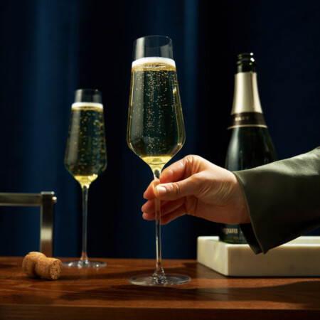 <p><strong>VISKI Кристални чаши за шампанско &ldquo;LIMINAL&ldquo;2бр.<br />&bull; В комплект 2 бр чаши<br />&bull; Материал: </strong>изключително чист&nbsp;безоловен кристал<br /><strong>&bull; С тесен силует, който удължава ефервесценцията<br />&bull; Ултра тънки и леки</strong><br /><strong>&bull; Размер на 1 бр чаша: </strong>6,4 х 25,8 см (ШхВ)<br /><strong>&bull; Вместимост на 1 бр чаша:</strong> 266 мл<br /><strong>&bull; Тегло на 1 бр чаша: </strong>0,090 кг<br /><strong>&bull; Размер на опаковката: </strong>21 х 10,9 х 30,7 см<br /><strong>&bull; Тегло с опаковката: </strong>0,220 кг<br /><strong>&bull; Подходящи за съдомиялна машина (в горна кошница)</strong><br /><strong>Производител:</strong> Viski&reg; / САЩ</p><br />Марка: TRUEBRANDS <br />Модел: VISKI 11419<br />Доставка: 2-4 работни дни<br />Гаранция: 2 години