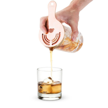 <p><strong>VISKI Сет за коктейли 4 части &ldquo;Mixologist Copper&ldquo;</strong><br /><strong>&bull; Материал: </strong>неръждаема&nbsp;<span>стомана с медно покритие, безоловен кристал<br /><strong>&bull; В комплекта:</strong>&nbsp;<br /></span>- лъжица за коктейли -&nbsp; 40 см<br />- кристална миксираща кана -&nbsp; 800 мл<br />- цедка - 10,1 х 16,5 см<br />- двоен джигър - 30 мл и 60 мл<br /><strong>&bull; Размер на опаковката: </strong>43<span>&nbsp;х 20,3 х 21 см</span><br /><strong>&bull; Тегло с опаковката: </strong>1<span>,540 кг.<br /></span><strong>&bull; Препоръчва се ръчно измиване</strong><br /><strong>Производител:</strong><span>&nbsp;Viski&reg; / САЩ</span></p><br />Марка: TRUEBRANDS <br />Модел: VISKI 5427<br />Доставка: 2-4 работни дни<br />Гаранция: 2 години