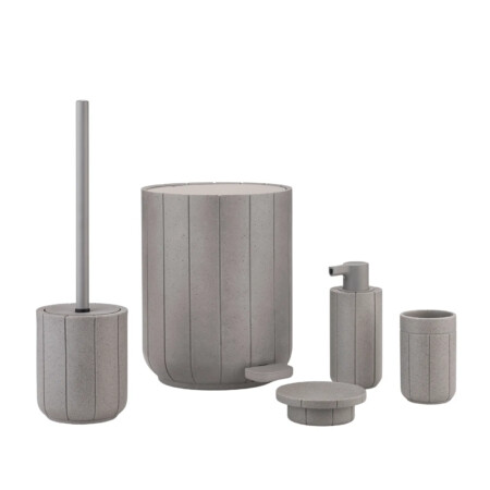 <p><strong>BLOMUS Кош за отпадъци KUA&nbsp;</strong><br /><strong>&bull; Вместимост:&nbsp;</strong><span>3 литра</span><br /><strong>&bull; С подвижна вътрешна кофа<br />&bull; Височина:</strong><span>&nbsp;25 см.</span><br /><strong>&bull; Диаметър:&nbsp;</strong><span>&Oslash; 20 см.<br /><strong>&bull; Тегло:</strong> 1 кг.</span><br /><strong>&bull;&nbsp;Цвят:&nbsp;</strong>светло сив (Micro Chip)<span>&nbsp;<br /></span><strong>&bull; Материал:&nbsp;</strong>рециклиран полирезин, пластмаса<br /><strong>&bull; Производител:&nbsp;BLOMUS, Германия</strong><br /><em><strong>DESIGN:</strong>&nbsp;<strong>Anton Bj&ouml;rsing</strong></em><strong>&nbsp;</strong></p><br />Марка: BLOMUS <br />Модел: BLOMUS 67379<br />Доставка: 2-4 работни дни<br />Гаранция: 2 години