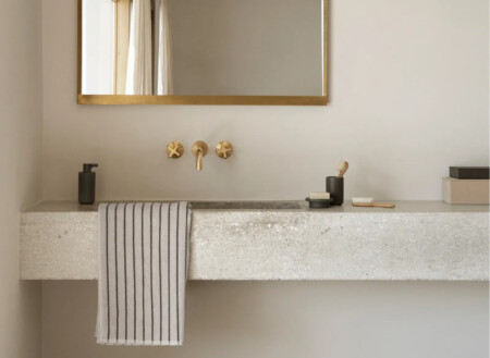 <p><strong>BLOMUS Поставка за сапун KUA </strong><br /><strong>&bull; Височина:</strong><span>&nbsp;3 см.</span><br /><strong>&bull; Диаметър:&nbsp;</strong><span>&Oslash;11 см.<br /></span><strong>&bull;&nbsp;Цвят:</strong><span>&nbsp;графит (Magnet)</span><br /><strong>&bull; Материал:&nbsp;</strong><span>рециклиран полирезин</span><br /><strong>&bull; Производител:&nbsp;BLOMUS, Германия)<br /></strong><em><strong>DESIGN:</strong>&nbsp;<strong>Anton Bj&ouml;rsing</strong></em><strong>&nbsp;</strong></p><br />Марка: BLOMUS <br />Модел: BLOMUS 67373<br />Доставка: 2-4 работни дни<br />Гаранция: 2 години