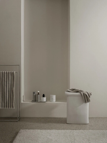 <p><span style="font-size: small;"><strong>BLOMUS Диспенсър за сапун MODO ROF&nbsp;<br /></strong></span>&bull; <strong>Височина:</strong>&nbsp;16 см<br /> &bull; <strong>Размери:</strong> 7 х 5 см<br /><strong>&bull; Тегло:</strong>&nbsp;0,30 кг<br /><strong>&bull; Вместимост:</strong> 165 мл<br /><strong>&bull; С набраздена повърхност</strong><br /> &bull; <strong>Материал:</strong>&nbsp;неръждаема стомана, пластмаса, гума<br />&bull;<strong>&nbsp;Цвят:</strong>матирана стомана <br /> &bull; <strong>Производител: </strong>BLOMUS, Германия <br /> <em><strong>DESIGN: Nina Th&ouml;ming</strong></em></p><br />Марка: BLOMUS <br />Модел: BLOMUS 67510<br />Доставка: 2-4 работни дни<br />Гаранция: 2 години