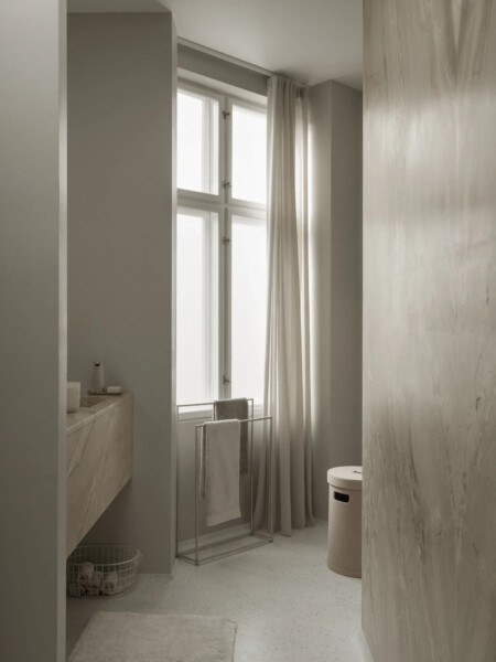 <p><span style="font-size: small;"><strong>BLOMUS Диспенсър за сапун MODO ROF&nbsp;<br /></strong></span>&bull; <strong>Височина:</strong>&nbsp;16 см<br /> &bull; <strong>Размери:</strong> 7 х 5 см<br /><strong>&bull; Тегло:</strong>&nbsp;0,30 кг<br /><strong>&bull; Вместимост:</strong> 165 мл<br /><strong>&bull; С набраздена повърхност</strong><br /> &bull; <strong>Материал:</strong>&nbsp;неръждаема стомана, пластмаса, гума<br />&bull;<strong>&nbsp;Цвят:</strong>матирана стомана <br /> &bull; <strong>Производител: </strong>BLOMUS, Германия <br /> <em><strong>DESIGN: Nina Th&ouml;ming</strong></em></p><br />Марка: BLOMUS <br />Модел: BLOMUS 67510<br />Доставка: 2-4 работни дни<br />Гаранция: 2 години