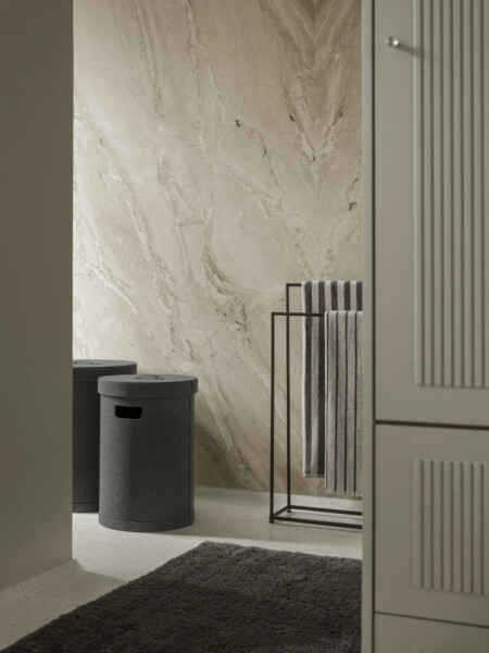 <p><span style="font-size: small;"><strong>BLOMUS Кош за пране &ldquo;SAHLA&ldquo;, размер L </strong></span><br />&bull; <strong>Размер:</strong>&nbsp;&Oslash; 40 см<br /> &bull; <strong>Височина: </strong>54 см<br /><strong>&bull; Цвят:</strong>&nbsp;черен&nbsp;<br /><strong>&bull; Вместимост: </strong>68 литра<br /> &bull;<strong> Материал:</strong>&nbsp;изкуствена кожа<br /><strong>&bull; Производител:</strong> BLOMUS, Германия <br /><em><strong>DESIGN:</strong>&nbsp;<strong>Studio blomus</strong></em></p><br />Марка: BLOMUS <br />Модел: BLOMUS 68361<br />Доставка: 2-4 работни дни<br />Гаранция: 2 години