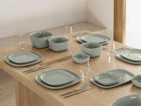 <p><strong>BLOMUS Помощна/десертна чиния VAHLO<br /></strong><strong>&bull; Цвят:&nbsp;</strong>светло-сив (Mirage Grey)&nbsp;<br /><strong>&bull; Размери:</strong> 15 х 15 х 2 см<br /><strong>&bull; Материал:</strong>&nbsp;керамика<br /><strong>&bull; Подходяща за микровълнова фурна</strong><br /><strong>&bull; Подходяща за съдомиялна машина</strong><br /><strong>Производител: BLOMUS / Германия<br /><em>DESIGN: Sebastian Herkner</em></strong></p><br />Марка: BLOMUS <br />Модел: BLOMUS 64750<br />Доставка: 2-4 работни дни<br />Гаранция: 2 години