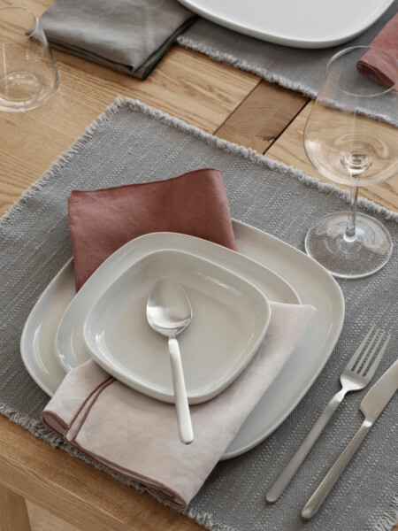 <p><strong>BLOMUS Купа VAHLO<br /></strong><strong>&bull; Цвят:&nbsp;</strong>бежов (Moonbeam)&nbsp;<br /><strong>&bull; Размери:</strong> 11 х 11 х 4 см<br /><strong>&bull; Материал:</strong>&nbsp;керамика<br /><strong>&bull; Подходяща за микровълнова фурна</strong><br /><strong>&bull; Подходяща за съдомиялна машина</strong><br /><strong>Производител: BLOMUS / Германия<br /><em>DESIGN: Sebastian Herkner</em></strong></p><br />Марка: BLOMUS <br />Модел: BLOMUS 64767<br />Доставка: 2-4 работни дни<br />Гаранция: 2 години