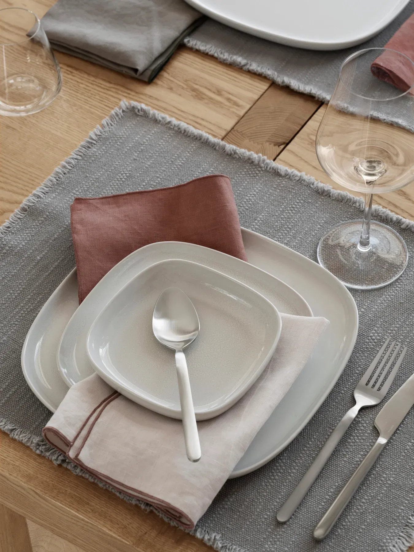 <p><strong>BLOMUS Купа VAHLO<br /></strong><strong>&bull; Цвят:&nbsp;</strong>бежов (Moonbeam)&nbsp;<br /><strong>&bull; Размери:</strong> 11 х 11 х 4 см<br /><strong>&bull; Материал:</strong>&nbsp;керамика<br /><strong>&bull; Подходяща за микровълнова фурна</strong><br /><strong>&bull; Подходяща за съдомиялна машина</strong><br /><strong>Производител: BLOMUS / Германия<br /><em>DESIGN: Sebastian Herkner</em></strong></p><br />Марка: BLOMUS <br />Модел: BLOMUS 64767<br />Доставка: 2-4 работни дни<br />Гаранция: 2 години