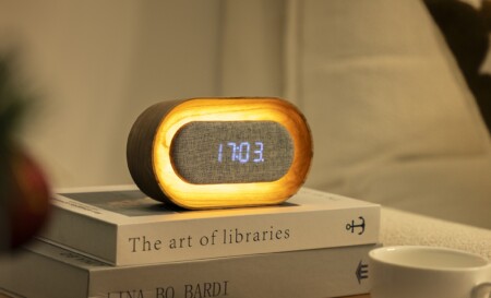 <p><strong>GINGKO Овален часовник/будилник и смарт лампа &ldquo;Lumos&ldquo; - бял ясен</strong><br /><strong>&bull; Настройка за активиране чрез звук или постоянно включен дисплей<br /></strong><strong>&bull; Избор на формат на часа:</strong><span>&nbsp;12/24 часа</span><br /><span><strong>&bull; Захранване:</strong><span>&nbsp;акумулаторна батерия: 2000 mAh (включен кабел за зареждане)</span><br /><strong>&bull; Вход за зареждане:</strong><span>&nbsp;DC 5V (не е включен адаптор)</span><br /><strong>&bull; Време за зареждане:</strong><span>&nbsp;4 часа</span><br /><strong>&bull; Живот на батерията с едно зареждане:</strong><br /><span>&nbsp;- при светеща лампа - около 15 ч.</span><br /><span>&nbsp;- при режим часовник - около10 дни<br /></span></span><strong>&bull; Цвят:</strong><span>&nbsp;бял ясен<br /><strong>&bull; Цветна температура:&nbsp;</strong>2900K~3000K<br /><strong>&bull; Мощност на светлината:</strong>&nbsp;6W</span><br /><strong>&bull; Размери:</strong><span>&nbsp;15,2 х 8,8 х 4,2 см.&nbsp;</span><br /><strong>&bull; Тегло:</strong><span>&nbsp;0,260 кг.</span><br /><strong>Производител: GINGKO DESIGN/ Англия</strong></p><br />Марка: Gingko Design <br />Модел: Gingko G076O-AH<br />Доставка: 2-4 работни дни<br />Гаранция: 2 години