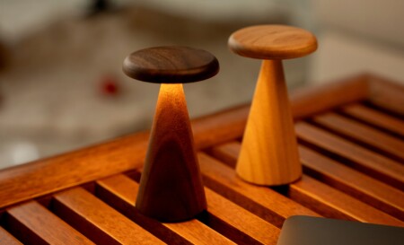 <p><strong>GINGKO Дървена смарт лампа &ldquo;Sylva&ldquo; - размер L - орех</strong><br /><strong>&bull; Материал</strong><span>: Орехова дървесина, акрил</span><br /><strong>&bull; SMART TOUCH:&nbsp;</strong><span>функция за докосване на превключвателя за включване и изключване на светлината и регулиране на настройката на светлината</span><br /><strong>&bull; Литиево-йонна батерия</strong><span>&nbsp;2500 mAh</span><br /><strong>&bull; Време за зареждане:</strong><span>&nbsp;5 часа</span><br /><strong>&bull; Време за работа:</strong><span>&nbsp;12 часа</span><br /><strong>&bull; Светлина:&nbsp;</strong><span>LED, топла и RGB</span><br /><strong>&bull; Размери:</strong><span>&nbsp;12 x 21 см</span><br /><strong>&bull; Тегло:</strong><span>&nbsp;450 гр</span><br /><strong>&bull; Цветна температура:</strong><span>&nbsp;2900K~3100K</span><br /><strong>&bull;&nbsp;Източник на светлина:</strong><span>&nbsp;1,6W</span><br /><strong>Производител: GINGKO DESIGN/ Англия</strong></p><br />Марка: Gingko Design <br />Модел: Gingko G056L-WT<br />Доставка: 2-4 работни дни<br />Гаранция: 2 години