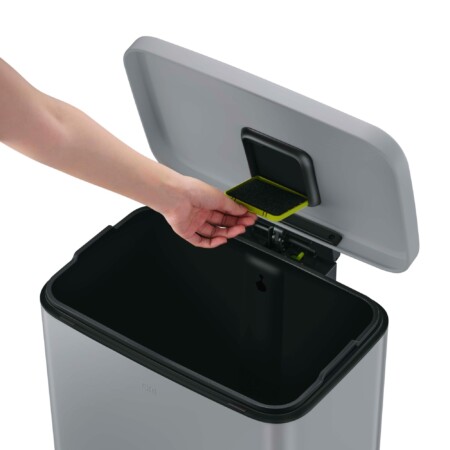 <p><span style="color: #000000;"><span style="font-size: small;"><strong><strong>EKO Кош за отпадъци с педал &ldquo;MADISON&ldquo; - 50 литра </strong></strong></span><strong><br /> <strong>&bull; Материал:</strong> </strong>матирана неръждаема стомана<strong><br /><strong>&bull; Цвят:</strong>&nbsp;</strong>сив мат<strong><br /><strong>&bull; Вместимост:</strong> </strong>50 литра<strong> <br /><strong>&bull; Размери:</strong> </strong>36 х 43 х 65 см.<strong><br /><strong>&bull; Вътрешна пластмасова кофа</strong><br /><strong>&bull; Покритие срещу пръстови отпечатъци</strong><br /><strong>&bull; Безшумно и плавно отваряне и затваряне на капака</strong><br /><strong>&bull; Функция за заключване на капака в отворена позиция, за лесно почистване или смяна на торбата</strong><br /><strong>&bull; Фиксатор за найлонов чувал / торба</strong><br /><strong>Производител: EKO EUROPE / Холандия</strong></strong></span></p><br />Марка: EKO-EUROPE <br />Модел: EKO 936150 - Matt grey<br />Доставка: 2-4 работни дни<br />Гаранция: 2 години