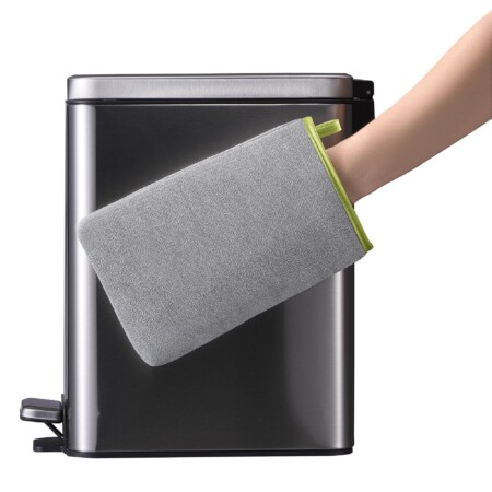 <p><span style="font-size: small;"><strong><strong>EKO Микрофибърна почистваща ръкавица </strong></strong></span><strong><br /> <strong>&bull; Материал:</strong> 80% полиестер, 20% полиамид<br /><strong>&bull; Цвят:</strong>&nbsp;сив<br /><strong>&bull; Размери:</strong> 16 х 24,9 см.<br /><strong>&bull; Без нужда от препарати</strong><br /><strong>&bull; Лесно премахва мазнини, петна, маслени следи и пръстови отпечатъци от повърхности от неръждаема стомана. <br />&bull; Просто използвайте с вода за почистване на кухненски уреди, кошчета за боклук и кранове, оставяйки ги чисти и полирани без следи.</strong><br /><strong>&bull; Дизайн тип ръкавица за сигурен, удобен захват и по-добър контрол по време на почистване<br />&bull; Издръжлива, многократна употреба и подходяща за машинно пране. .<br /></strong><strong>Производител: EKO EUROPE / Холандия</strong></strong></p><br />Марка: EKO-EUROPE <br />Модел: EKO 816778 - Grey<br />Доставка: 2-4 работни дни<br />Гаранция: 2 години