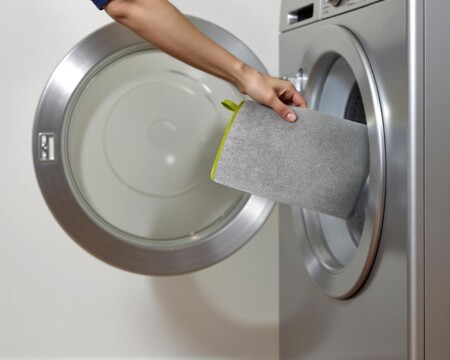 <p><span style="font-size: small;"><strong><strong>EKO Микрофибърна почистваща ръкавица </strong></strong></span><strong><br /> <strong>&bull; Материал:</strong> 80% полиестер, 20% полиамид<br /><strong>&bull; Цвят:</strong>&nbsp;сив<br /><strong>&bull; Размери:</strong> 16 х 24,9 см.<br /><strong>&bull; Без нужда от препарати</strong><br /><strong>&bull; Лесно премахва мазнини, петна, маслени следи и пръстови отпечатъци от повърхности от неръждаема стомана. <br />&bull; Просто използвайте с вода за почистване на кухненски уреди, кошчета за боклук и кранове, оставяйки ги чисти и полирани без следи.</strong><br /><strong>&bull; Дизайн тип ръкавица за сигурен, удобен захват и по-добър контрол по време на почистване<br />&bull; Издръжлива, многократна употреба и подходяща за машинно пране. .<br /></strong><strong>Производител: EKO EUROPE / Холандия</strong></strong></p><br />Марка: EKO-EUROPE <br />Модел: EKO 816778 - Grey<br />Доставка: 2-4 работни дни<br />Гаранция: 2 години