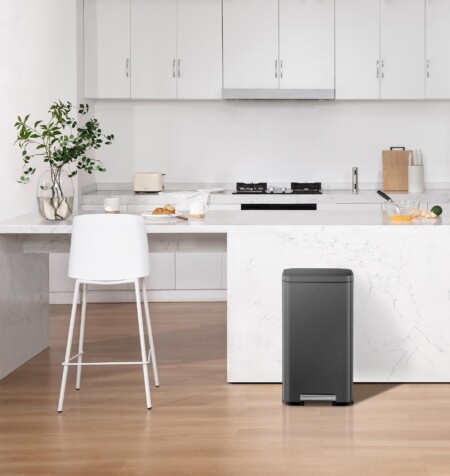 <p><span style="color: #000000;"><span style="font-size: small;"><strong><strong>EKO Кош за отпадъци с педал &ldquo;MADISON&ldquo; - 30 литра </strong></strong></span><strong><br /> <strong>&bull; Материал:</strong> </strong>матирана неръждаема стомана, бяло покритие<strong><br /><strong>&bull; Цвят:</strong>&nbsp;</strong>черен мат<strong><br /><strong>&bull; Вместимост:</strong> </strong>30 литра<strong> <br /><strong>&bull; Размери:</strong> </strong>30 х 33 х 62 см.<strong><br /><strong>&bull; Вътрешна пластмасова кофа</strong><br /><strong>&bull; Покритие срещу пръстови отпечатъци</strong><br /><strong>&bull; Безшумно и плавно отваряне и затваряне на капака</strong><br /><strong>&bull; Функция за заключване на капака в отворена позиция, за лесно почистване или смяна на торбата</strong><br /><strong>&bull; Фиксатор за найлонов чувал / торба</strong><br /><strong>Производител: EKO EUROPE / Холандия</strong></strong></span></p><br />Марка: EKO-EUROPE <br />Модел: EKO 936130 - Matt black<br />Доставка: 2-4 работни дни<br />Гаранция: 2 години