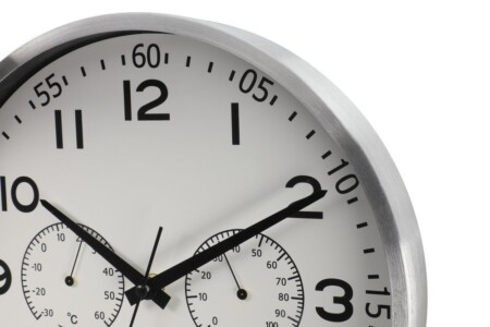 <p><strong>4LIVING Часовник за стена с термометър и хигрометър &ldquo;Verona&ldquo; - цвят сребро - &Oslash; 30 см.</strong><br /><strong>&bull;&nbsp;Материал:</strong><span>&nbsp;стъкло, алуминий, пластмаса</span><br /><strong>&bull; Цвят:</strong><span>&nbsp;бял/сребрист</span><br /><strong>&bull; Размери:</strong><span>&nbsp;&Oslash; 30 х 4 см.</span><br /><strong>&bull;&nbsp;Тегло:&nbsp;</strong><span>0,740 кг.</span><br /><strong>&bull; Захранване:</strong><span>&nbsp;1 х АА 1,5 (не е включена)<br /><strong>&bull; С вграден термометър</strong><br /><strong>&bull; С вграден хигрометър</strong><br /></span><strong>Производител: Tammer Brands/ Финландия</strong></p><br />Марка: 4LIVING <br />Модел: TB 4Living 643268<br />Доставка: 2-4 работни дни<br />Гаранция: 2 години