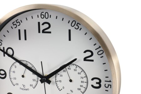 <p><strong>4LIVING Часовник за стена с термометър и хигрометър &ldquo;Verona&ldquo; - цвят злато - &Oslash; 30 см.</strong><br /><strong>&bull;&nbsp;Материал:</strong><span>&nbsp;стъкло, алуминий, пластмаса</span><br /><strong>&bull; Цвят:</strong><span>&nbsp;бял/злато</span><br /><strong>&bull; Размери:</strong><span>&nbsp;&Oslash; 30 х 4 см.</span><br /><strong>&bull;&nbsp;Тегло:&nbsp;</strong><span>0,740 кг.</span><br /><strong>&bull; Захранване:</strong><span>&nbsp;1 х АА 1,5 (не е включена)<br /><strong>&bull; С вграден термометър</strong><br /><strong>&bull; С вграден хигрометър</strong><br /></span><strong>Производител: Tammer Brands/ Финландия</strong></p><br />Марка: 4LIVING <br />Модел: TB 4Living 643270<br />Доставка: 2-4 работни дни<br />Гаранция: 2 години