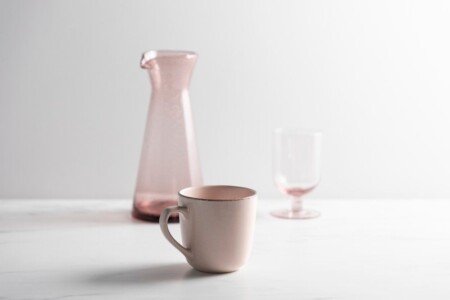 <p><strong>MAKU Стъклена кана / гарафа &ldquo;Sakura&ldquo; - 1 л.</strong><br /><strong>&bull;&nbsp;Материал:</strong><span>&nbsp;стъкло<br /></span><strong>&bull; Вместимост :&nbsp;</strong><span>1000 мл<br /><strong>&bull; Размер:&nbsp;</strong><span>&Oslash; 11</span>,5 х 25 см</span><br /><strong>&bull;&nbsp;Тегло:&nbsp;</strong><span>0,830 кг.<br /><strong>&bull; Цвят:</strong> светло червен<br /><strong>&bull; Подходяща за:</strong>&nbsp;съдомиялна машина</span><br /><strong>Производител: Tammer Brands/ Финланди</strong></p><br />Марка: MAKU <br />Модел: TB MAKU 647079<br />Доставка: 2-4 работни дни<br />Гаранция: 2 години