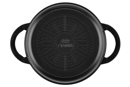 <p><strong>MAKU Индукционна тенджера със стъклен капак и керамично покритие &ldquo;Foodie&ldquo;, 4,7 л. - &Oslash; 24 см.</strong><br /><strong>&bull;&nbsp;Материал:</strong><span>&nbsp;лят алуминий, бакелит, стъкло<br /><strong>&bull; Керамично незалепващо покритие:</strong>&nbsp;<span>&nbsp;Ilag Xeradur 3</span><br /><strong>&bull; Цвят:</strong>&nbsp;черен</span><br /><strong>&bull; Диаметър:</strong><span>&nbsp;&Oslash; 24 см.</span><br /><strong>&bull; Вместимост:</strong><span>&nbsp;4,7 литра</span><br /><strong>&bull; Стъклен капак със силиконов кант и отвор за пара&nbsp;<br />&bull; Силиконово покритие на дръжките<br /></strong><strong>&bull;&nbsp;Височина:</strong><span>&nbsp;16 см.<br /></span><strong>&bull;&nbsp;Тегло:&nbsp;</strong><span>1,510 кг.<br /><strong>&bull; Подходяща за:</strong>&nbsp;всички видове котлони<br /><strong>&bull; Подходяща за съдомиялна<br /></strong></span><strong>Производител: Tammer Brands/ Финландия</strong></p><br />Марка: MAKU <br />Модел: TB MAKU 647623<br />Доставка: 2-4 работни дни<br />Гаранция: 2 години