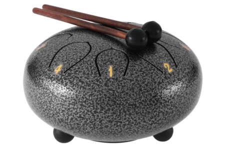 <p><strong>4Living Дъждовен барабан / Глюкофон </strong><br /><strong>&bull;&nbsp;Материал:</strong><span>&nbsp;стомана</span><br /><strong>&bull; Размери: </strong>15,3 х 15,3 х<span>&nbsp;8,3 см.</span><br /><strong>&bull; В комплекта: </strong>барабан, палки 2 бр, калъф, стикери за тоновете<br /><strong>&bull;&nbsp;Тегло:</strong><span>&nbsp;0,64 кг.</span><br /><strong>Производител: Tammer Brands/ Финландия</strong></p><br />Марка: 4LIVING <br />Модел: TB 4Living 647569<br />Доставка: 2-4 работни дни<br />Гаранция: 2 години