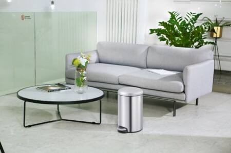 <p><strong>EKO EUROPE Кош за отпадъци с педал &ldquo;MAGGEY&ldquo; - матиран - 12 л.</strong><br /><span>&bull;&nbsp;</span><strong>Материал:</strong><span>&nbsp;матирана неръждаема стомана</span><br /><span>&bull;&nbsp;</span><strong>Цвят:</strong><span>&nbsp;хром</span><br /><span>&bull;&nbsp;</span><strong>Вместимост:</strong><span>&nbsp;12 литра</span><br /><span>&bull;&nbsp;</span><strong>Размери:</strong><span>&nbsp;43,5 х 26 х 26 см.</span><br /><span>&bull;&nbsp;</span><strong>Вътрешна пластмасова кофа</strong><br /><span>&bull;&nbsp;</span><strong>Покритие срещу пръстови отпечатъци</strong><br /><span>&bull;&nbsp;</span><strong>Безшумно и плавно отваряне и затваряне на капака</strong><br /><span>&bull;&nbsp;</span><strong>Функция за заключване на капака в отворена позиция, за лесно почистване или смяна на торбата</strong><br /><span>&bull;&nbsp;</span><strong>Фиксатор за найлонов чувал / торба</strong><br /><strong>Производител: EKO EUROPE / Холандия</strong></p><br />Марка: EKO-EUROPE <br />Модел: EKO 921312 - Mat RVS<br />Доставка: 2-4 работни дни<br />Гаранция: 2 години