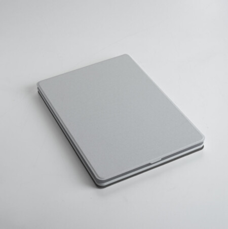 <p><strong>INNOLIVING Сгъваемо козметично огледало с LED светлина</strong><br /><strong>&bull; LED осветление:</strong> 39 студени и 39 топли SMD LED светодиода<br /><strong>&bull;&nbsp;3 режима на светлина:</strong>&nbsp;топла, студена неутрална (естествена) светлина<br /><strong>&bull;&nbsp;Сензорно управление (touch sensor) за регулиране на интензитета на светлината</strong><br /><strong>&bull;&nbsp;Презареждаема, с вградена литиева батерия 1000 mAh</strong><br /><strong>&bull;&nbsp;Време за пълно зареждане:</strong> 2,5 &ndash; 3 часа<br /><strong>&bull;&nbsp;Непрекъсната работа при пълен заряд и максимална яркост:</strong> до 3 часа<br /><strong>&bull;&nbsp;Огледало с 1X увеличение</strong><br /><strong>&bull;&nbsp;Калъф от PU материал, регулируема стойка до 45&deg;</strong><br /><strong>&bull;&nbsp;Размери на продукта:</strong> 17 &times; 1,6 &times; 24,3 cm<br /><strong>&bull;&nbsp;Мощност:</strong> 2,5 W<br /><strong>&bull;&nbsp;Захранване чрез включения USB кабел</strong><br /><strong>Производител: INNOLIVING / Италия</strong></p><br />Марка: INNOLIVING S.P.A <br />Модел: INN - 807<br />Доставка: 2-4 работни дни<br />Гаранция: 2 години