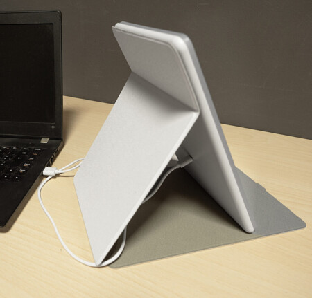 <p><strong>INNOLIVING Сгъваемо козметично огледало с LED светлина</strong><br /><strong>&bull; LED осветление:</strong> 39 студени и 39 топли SMD LED светодиода<br /><strong>&bull;&nbsp;3 режима на светлина:</strong>&nbsp;топла, студена неутрална (естествена) светлина<br /><strong>&bull;&nbsp;Сензорно управление (touch sensor) за регулиране на интензитета на светлината</strong><br /><strong>&bull;&nbsp;Презареждаема, с вградена литиева батерия 1000 mAh</strong><br /><strong>&bull;&nbsp;Време за пълно зареждане:</strong> 2,5 &ndash; 3 часа<br /><strong>&bull;&nbsp;Непрекъсната работа при пълен заряд и максимална яркост:</strong> до 3 часа<br /><strong>&bull;&nbsp;Огледало с 1X увеличение</strong><br /><strong>&bull;&nbsp;Калъф от PU материал, регулируема стойка до 45&deg;</strong><br /><strong>&bull;&nbsp;Размери на продукта:</strong> 17 &times; 1,6 &times; 24,3 cm<br /><strong>&bull;&nbsp;Мощност:</strong> 2,5 W<br /><strong>&bull;&nbsp;Захранване чрез включения USB кабел</strong><br /><strong>Производител: INNOLIVING / Италия</strong></p><br />Марка: INNOLIVING S.P.A <br />Модел: INN - 807<br />Доставка: 2-4 работни дни<br />Гаранция: 2 години