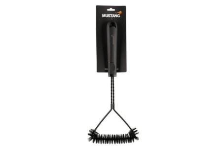 <p><strong>MUSTANG Четка за почистване на BBQ &ldquo;Black LIne&ldquo; - 39 см.</strong><br /><strong>&bull;&nbsp;Материал:</strong><span>&nbsp;неръждаема стомана, пластмаса<br /></span><strong>&bull; Размери:</strong><span>&nbsp;16,5 х 3,5 х 39 см.&nbsp;<br /><strong>&bull;&nbsp;Тегло:</strong>&nbsp;0,210 кг.</span><br /><strong>&bull; Цвят:&nbsp;</strong><span>черен<br /></span><strong>Производител: Tammer Brands/ Финландия</strong></p><br />Марка: MUSTANG <br />Модел: TB MUS 641731<br />Доставка: 2-4 работни дни<br />Гаранция: 2 години