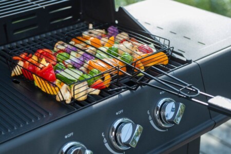 <p><strong>MUSTANG Решетка / кошница за барбекю &ldquo;Black Line&ldquo; - 25 х 32 см.</strong><br /><strong>&bull;&nbsp;Материал:</strong><span>&nbsp;стомана, дърво<br /></span><strong>&bull;&nbsp;Размери:</strong><span>&nbsp;32 х 5,5 х 62 см.&nbsp;<br /><strong>&bull;&nbsp;Тегло:</strong>&nbsp;0,670 кг.<br /><strong>&bull; Цвят:&nbsp;</strong>черен<br /><strong>&bull; Дървена дръжка<br /></strong><strong>&bull;&nbsp;Не е подходяща за съдомиялна машина</strong></span><br /><strong>Производител: Tammer Brands/ Финландия</strong></p><br />Марка: MUSTANG <br />Модел: TB MUS 641736<br />Доставка: 2-4 работни дни<br />Гаранция: 2 години