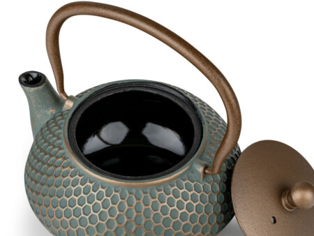 <p><strong>BREDEMEIJER Чугунен чайник &ldquo;Jiangxi&ldquo;</strong><br /><strong>&bull; Размери:&nbsp;</strong><span>14,5</span><span>&nbsp;х 16,5 х 16 см&nbsp;</span><br /><strong>&bull; Цвят:&nbsp;</strong><span>син, златен</span><br /><strong>&bull; Материал:&nbsp;</strong><span>висококачествен чугун,&nbsp;неръждаема стомана</span><br /><strong>&bull; Вместимост:</strong><span>&nbsp;0,700 л.<br /><strong>&bull; Тегло:</strong> 1,360 кг.</span><br /><strong>&bull;&nbsp;С филтър за чай от неръждаема стомана<br />&bull; Подходящ за всички видове котлони</strong><br /><strong>&bull;&nbsp;Бранд: BREDEMEIJER</strong><br /><strong>Производител: Bredemeijer Group / Нидерландия&nbsp;</strong></p><br />Марка: Bredemaijer Group <br />Модел: BR 153204<br />Доставка: 2-4 работни дни<br />Гаранция: 2 години