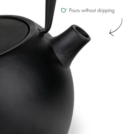 <p><strong>BREDEMEIJER Чугунен чайник &ldquo;Guizhou&ldquo;</strong><br /><strong>&bull; Размери:&nbsp;</strong><span>14</span><span>&nbsp;х 17,5 х 19 см&nbsp;</span><br /><strong>&bull; Цвят:&nbsp;</strong><span>черен</span><br /><strong>&bull; Материал:&nbsp;</strong><span>висококачествен чугун,&nbsp;неръждаема стомана</span><br /><strong>&bull; Вместимост:</strong><span>&nbsp;0,750 л.<br /><strong>&bull; Тегло:</strong> 1,550 кг.</span><br /><strong>&bull;&nbsp;С филтър за чай от неръждаема стомана<br />&bull; Подходящ за всички видове котлони</strong><br /><strong>&bull;&nbsp;Бранд: BREDEMEIJER</strong><br /><strong>Производител: Bredemeijer Group / Нидерландия&nbsp;</strong></p><br />Марка: Bredemaijer Group <br />Модел: BR 153206<br />Доставка: 2-4 работни дни<br />Гаранция: 2 години