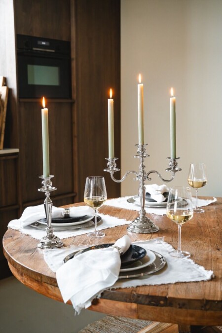 <p><strong>ZILVERSTAD Троен свещник &ldquo;CLASSIC&ldquo;<br />&bull; Размер:</strong> 13,7 x 32,1 x 35,2 см <br />&bull; <strong>За 3бр свещи</strong><br /><strong>&bull; Цвят: </strong>сребро<br /><strong>&bull; Тегло:</strong> 1,095 кг <br /><strong>&bull; Бранд:</strong> ZILVERSTAD <br /><strong>Производител: Bredemeijer Group / Нидерландия</strong></p><br />Марка: Bredemaijer Group <br />Модел: ZV 7531060<br />Доставка: 2-4 работни дни<br />Гаранция: 2 години