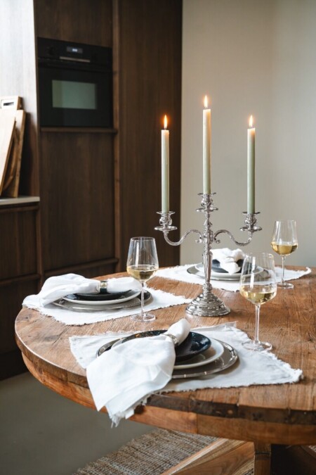 <p><strong>ZILVERSTAD Троен свещник &ldquo;CLASSIC&ldquo;<br />&bull; Размер:</strong> 13,7 x 32,1 x 35,2 см <br />&bull; <strong>За 3бр свещи</strong><br /><strong>&bull; Цвят: </strong>сребро<br /><strong>&bull; Тегло:</strong> 1,095 кг <br /><strong>&bull; Бранд:</strong> ZILVERSTAD <br /><strong>Производител: Bredemeijer Group / Нидерландия</strong></p><br />Марка: Bredemaijer Group <br />Модел: ZV 7531060<br />Доставка: 2-4 работни дни<br />Гаранция: 2 години