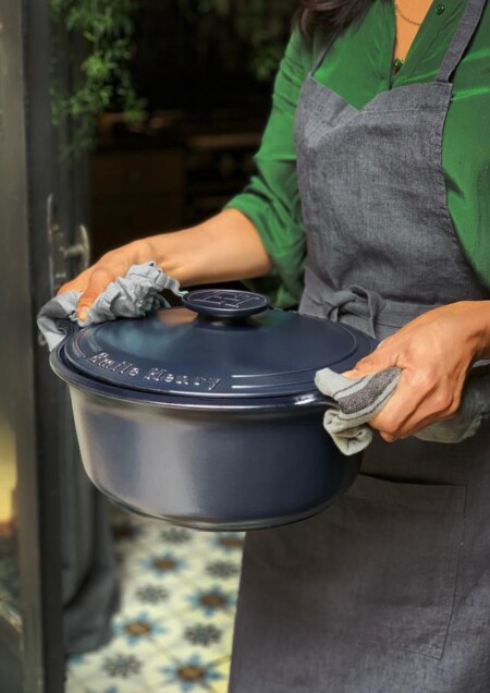 <p><span style="font-size: medium;"><strong>EMILE HENRY Керамична индукционна тенджера с капак &ldquo;Sublime+&ldquo;&nbsp;</strong></span><br /><span>&bull;&nbsp;</span><strong>Ръчно изработена от 100% естествени материали<br />&bull; Устойчива на температури:&nbsp;</strong><span>- 20&ordm;С до + 290&ordm;С</span><strong><br />&bull; Равномерно разпределение на топлината<br />&bull; Задържа топлината на ястието по-дълго от обикновените съдове<br />&bull; Висока устойчивост на надраскване&nbsp;<br /></strong><span>&bull;&nbsp;</span><strong>Материал:&nbsp;<span style="color: #ff0000;">Flame&reg; ceramic</span></strong><span>&nbsp;/керамика/</span><br /><span>&bull;&nbsp;</span><strong>Без съдържание на олово, кадмий и никел</strong><br /><span>&bull;&nbsp;</span><strong>Външен размер вкл. дръжките:</strong><span>&nbsp;31 х 25,5 х 16 см (ДхШхВ)<br /></span><span>&bull;&nbsp;</span><strong>Вместимост:</strong><span>&nbsp;3 л</span><br /><span>&bull;&nbsp;</span><strong>Тегло:</strong><span>&nbsp;2,5 кг</span><br /><span>&bull;&nbsp;</span><strong>Цвят:</strong><span>&nbsp;черeн</span><br /><strong>&bull; Подходяща за: </strong>индукционнни,&nbsp;<span>газови, електрически, керамични и халогенни котлони&nbsp;</span><br /><strong>&bull; Подходяща за:&nbsp;</strong><span>фурна / микровълнова фурна / фризер / съдомиялна машина</span><br /><strong>Производител: EMILE HENRY / Франция</strong></p><br />Марка: Emile Henry <br />Модел: EH 4730P-7A<br />Доставка: 2-4 работни дни<br />Гаранция: 2 години