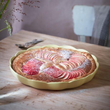 <p><span style="color: #000000;"><strong>EMILE HENRY Керамична форма "MADELEINE TART DISH"</strong></span><br /><span style="color: #000000;">&bull; <strong>Ръчно изработена от 100% естествени материали<br />&bull; Устойчива на температури: </strong>- 20&ordm; С до + 270&ordm; С<strong><br />&bull; Равномерно разпределение на топлината<br />&bull; Задържа топлината на ястието по-дълго от обикновените съдове<br />&bull; Висока устойчивост на надраскване&nbsp;<br /></strong>&bull; </span><strong><span style="color: #000000;">Материал:</span>&nbsp;&nbsp;<span style="color: #ff0000;">HR&reg; Ceramic (High Resistance) <span style="color: #000000;">/ </span></span></strong><span style="color: #ff0000;"><span style="color: #000000;">Високо устойчива керамика</span></span><strong><span style="color: #ff0000;"><span style="color: #000000;"> / </span><br /><span style="color: #000000;">&bull; Без съдържание на олово, кадмий и никел</span><br /><span style="color: #000000;">&bull;&nbsp;Размери: </span></span></strong><span style="color: #ff0000;"><span style="color: #000000;">&Oslash;</span></span><span style="color: #ff0000;"><span style="color: #000000;">&nbsp;</span></span><span style="color: #ff0000;"><span style="color: #000000;">31 х 4</span></span><span style="color: #ff0000;"><span style="color: #000000;">&nbsp;см</span></span><span style="color: #ff0000;"><br /></span><span style="color: #ff0000;"><span style="color: #000000;"><strong>&bull; Максимална&nbsp;вместимост: </strong>1,7 литра<br /></span><span style="color: #000000;"><strong>&bull; Тегло: </strong>1,05 кг</span><br /><span style="color: #000000;">&bull; <strong>Цвят: </strong>бонбонено розов</span><br /><span style="color: #000000;">&bull; <strong>Подходяща за: </strong>фурна / микровълнова фурна / фризер / съдомиялна машина</span><br /><strong><span style="color: #000000;">Производител: EMILE HENRY / Франция</span></strong></span></p><br />Марка: Emile Henry <br />Модел: EH 6053-47<br />Доставка: 2-4 работни дни<br />Гаранция: 2 години