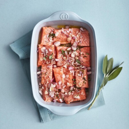 <p><strong>EMILE HENRY Керамична провоъгълна тава за печене "RECTANGULAR OVEN DISH"</strong><br />&bull; <strong>Ръчно изработена от 100% естествени материали<br />&bull; Устойчива на температури: </strong>- 20&ordm; С до + 270&ordm; С<strong><br />&bull; Равномерно разпределение на топлината<br />&bull; Задържа топлината на ястието по-дълго от обикновените съдове<br />&bull; Висока устойчивост на надраскване&nbsp;<br /></strong>&bull; <strong>Материал:&nbsp;&nbsp;<span style="color: #ff0000;">HR&reg; Ceramic (High Resistance) <span style="color: #000000;">/</span></span></strong><span style="color: #ff0000;"><span style="color: #000000;"> Високо устойчива керамика</span></span><strong><span style="color: #ff0000;"><span style="color: #000000;"> / </span><br />&bull; <span style="color: #000000;">Без съдържание на олово, кадмий и никел</span><br /><span style="color: #000000;">&bull;&nbsp;Външен размер вкл.дръжките: </span></span></strong><span style="color: #ff0000;"><span style="color: #000000;">36,5 х 23,5 х 7,5 см</span></span><span style="color: #ff0000;"><br /><strong><span style="color: #000000;">&bull; Вътрешен размер: </span></strong><span style="color: #000000;">30 х 22 х 6 см<br /></span></span><span style="color: #ff0000;"><span style="color: #000000;">&bull; <strong>Вместимост:</strong> 2,7 литра</span><br /><span style="color: #000000;"><strong>&bull; Тегло: </strong>1,8 кг</span><br /><span style="color: #000000;">&bull; <strong>Цвят: </strong>светло сив</span><br /><span style="color: #000000;">&bull; <strong>Подходяща за: </strong>фурна / микровълнова фурна / фризер / съдомиялна машина</span><br /><strong><span style="color: #000000;">Производител: EMILE HENRY / Франция</span></strong></span></p><br />Марка: Emile Henry <br />Модел: EH 9652-01<br />Доставка: 2-4 работни дни<br />Гаранция: 2 години