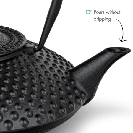 <p><strong>BREDEMEIJER Чугунен чайник &ldquo;Xilin&ldquo; </strong><br /><strong>&bull; Размери:</strong><span>&nbsp;20 х 20 x 10,5 см.&nbsp;</span><br /><strong>&bull; Цвят:&nbsp;</strong><span>черен</span><br /><strong>&bull; Материал:&nbsp;</strong><span>висококачествен чугун,&nbsp;неръждаема стомана</span><br /><strong>&bull; Вместимост:</strong><span>&nbsp;1250 мл.</span><br /><span>&bull;&nbsp;</span><strong>Тегло:&nbsp;</strong><span>1,350 кг.</span><br /><span>&bull;&nbsp;</span><strong>Със структура на шипчета</strong><br /><span>&bull;</span><strong>&nbsp;С филтър за чай от неръждаема стомана</strong><br /><span>&bull;</span><strong>&nbsp;Бранд: BREDEMEIJER</strong><br /><strong>Производител: Bredemeijer Group / Нидерландия&nbsp;</strong></p><br />Марка: Bredemaijer Group <br />Модел: BR G002ZW<br />Доставка: 2-4 работни дни<br />Гаранция: 2 години