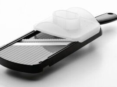 KYOCERA Жулиен ренде с керамично острие – 8 см – цвят черен