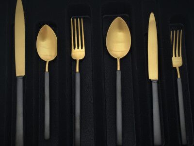 HERDMAR Комплект прибори за хранене “VINTAGE“- 36 части- златни с черна дръжка – PVD покритие – мат